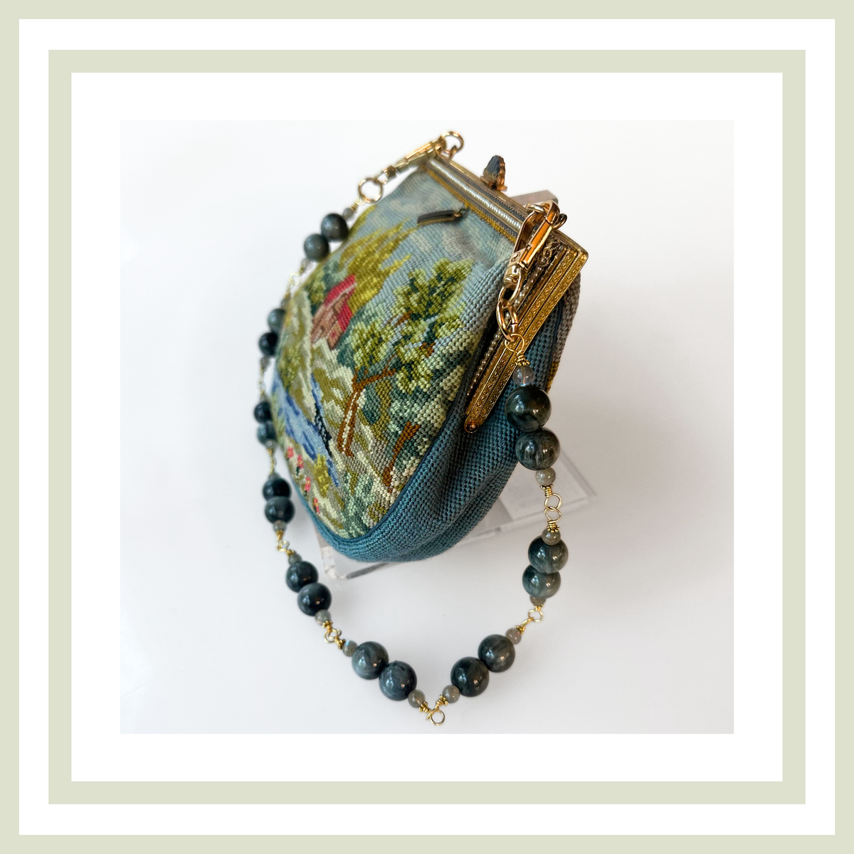 N320 - Little House in the Woods